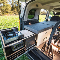 Herausnehmbares Camper Ausbau Modul - Campingbox Auto werkzeuglos